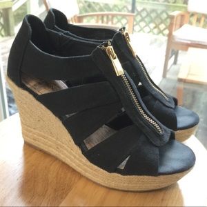 Trendy black wedges! Comfortable and secure!